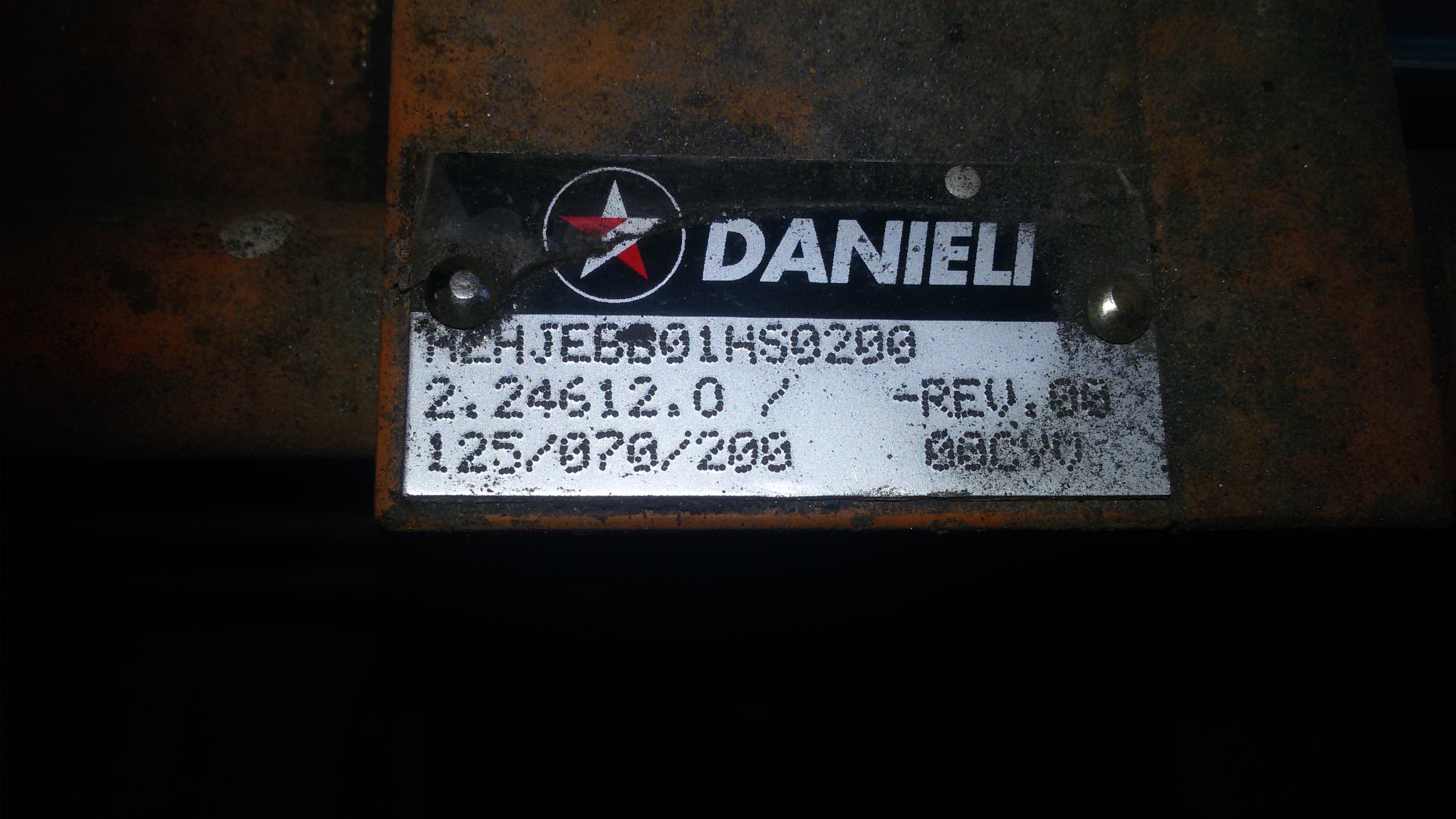 A0002796-连杆液压缸 (DANIELI) (轧材精整区尾部剪切机) 40x28x43.2 毫米